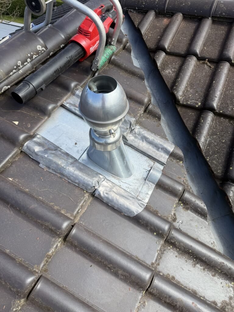 travaux ferblanterie zinguerie ventilation toiture Genève sortie air salle de bain WC couvreur zingueur